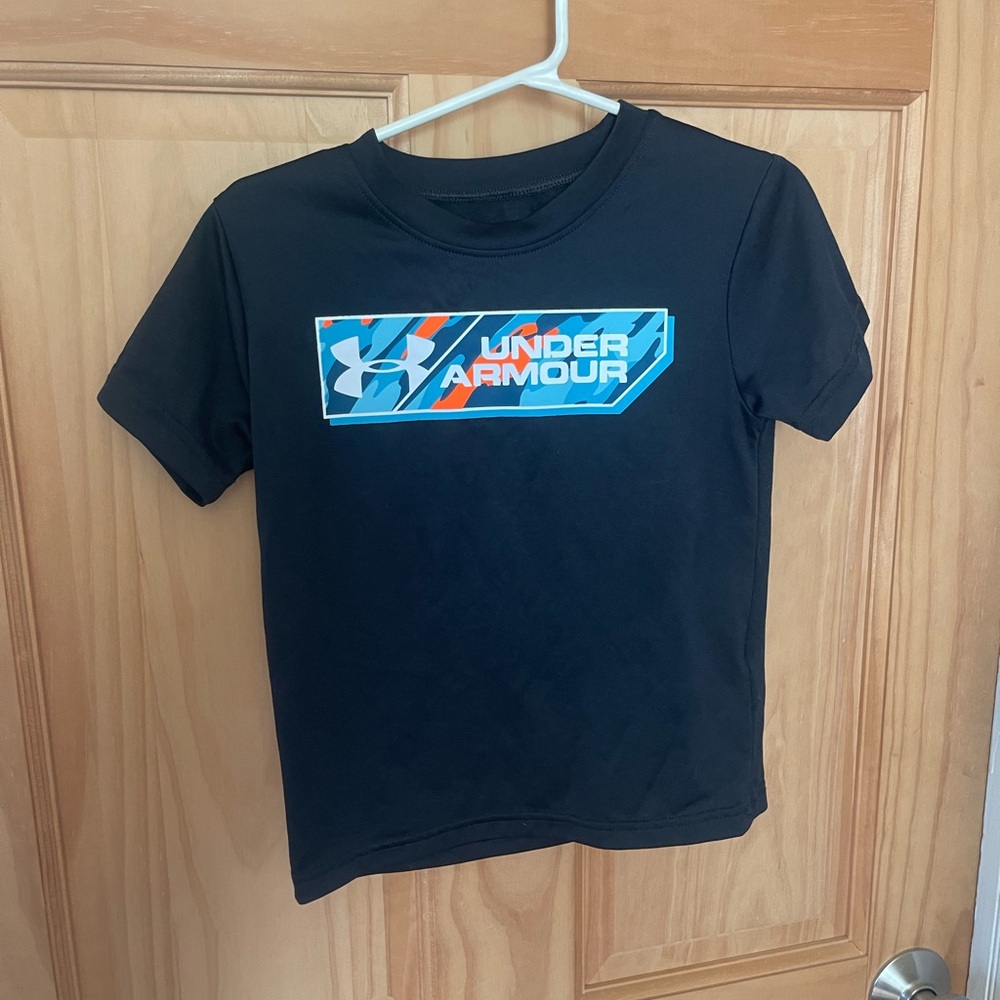 Like New, Boys Size 4 Under Armour T-Shirt